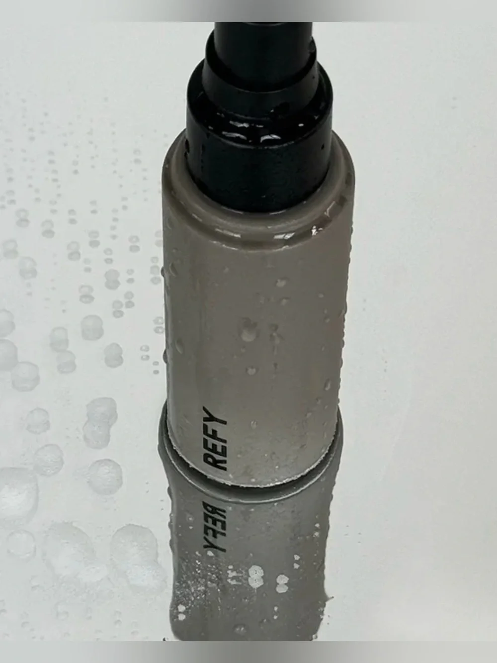 REFY Setting Spray - Picture 4 of 4